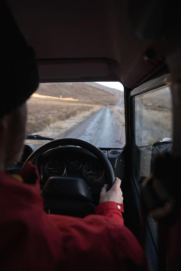 Land Rover Defender Camper Hire モーペス エクステリア 写真